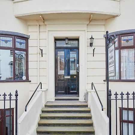 Apartment 1 - Khyber Lodge Apartments ウィットビー エクステリア 写真